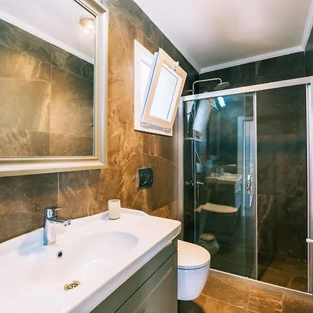 Chic W Patio Pool 3 Min To Beach In Bodrum Villa Gundogan (Bodrum)