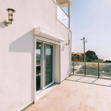 Chic W Patio Pool 3 Min To Beach In Bodrum 别墅